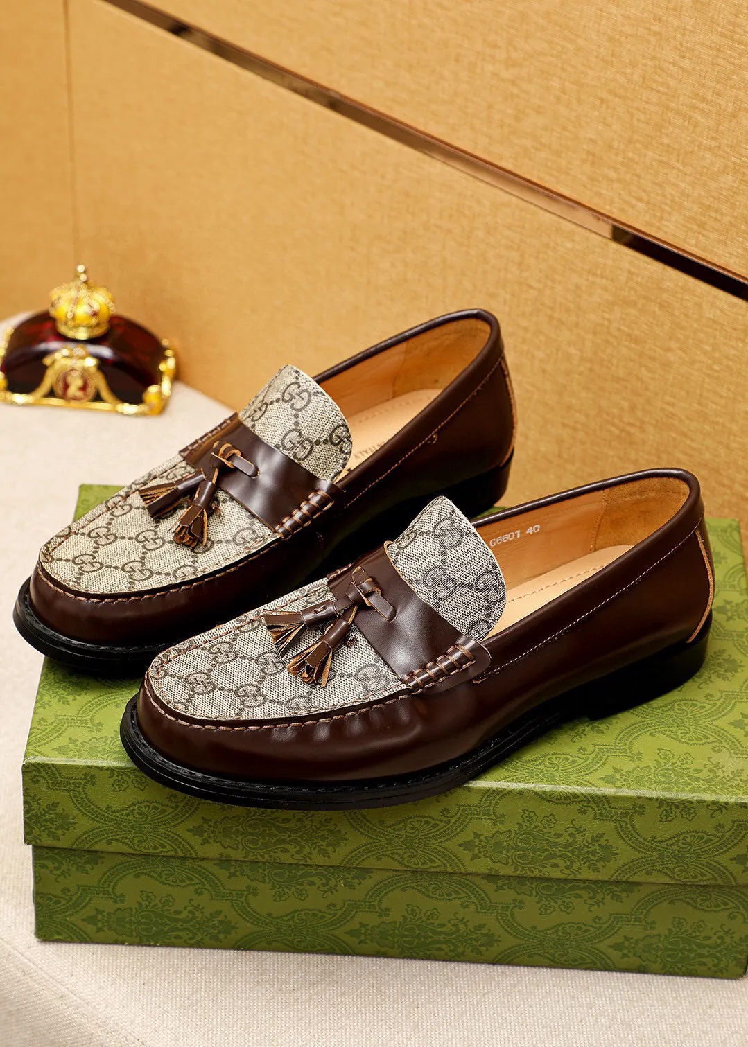 Men's shoes 💰480 💐 Product trademark: GUCCI "Gucci" casual leather shoes Regular size: 38-44 (45🉑️customized) Product materials: Selected imported first-layer open-edge beaded cowhide leather upper + luxury hardware buckle, imported water-dyed cowhide leather lining. Strong three-dimensional visual effect, combined outsole Color: 3⃣️colors available